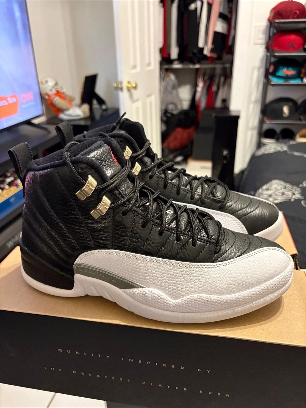 Jordan Retro 12 playoffs guaranteed authentic sz 8 mens